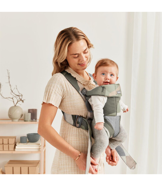 BabyBjörn Kanguru Mini 3D Cotton Print // Khaki Green