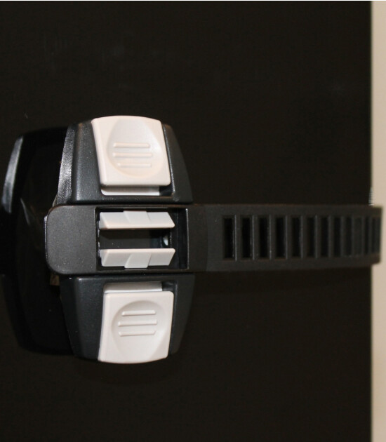 BabyDan &Ccedil;ok Ama&ccedil;lı Bebek ve &Ccedil;ocuk G&uuml;venlik Kilidi // Siyah