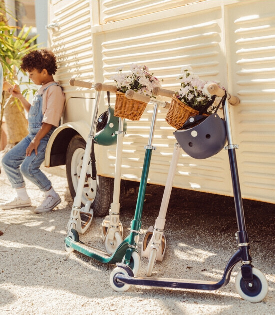 Banwood Vintage Maxi Scooter // Green