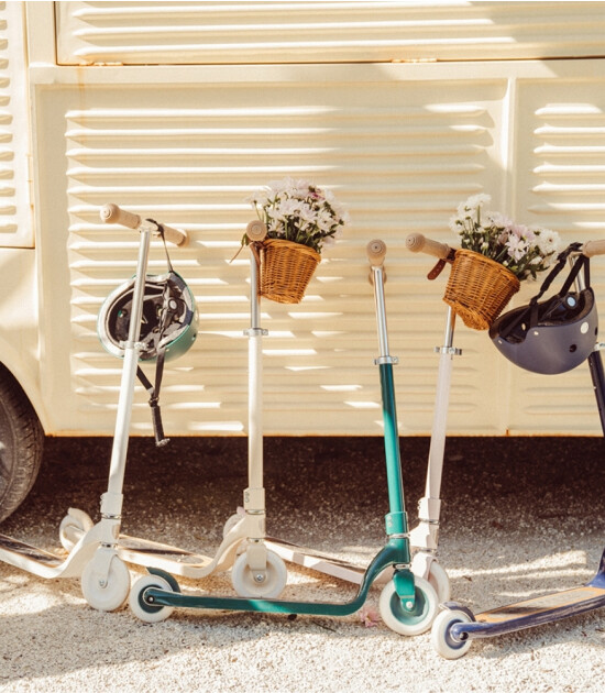 Banwood Vintage Maxi Scooter // Green
