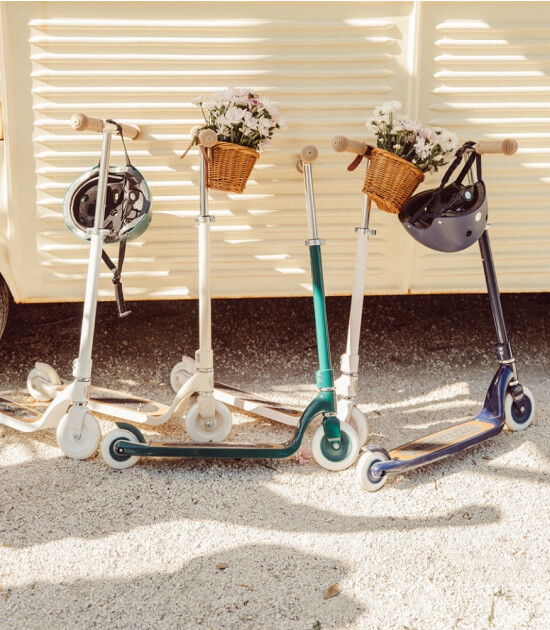 Banwood Vintage Maxi Scooter // Green