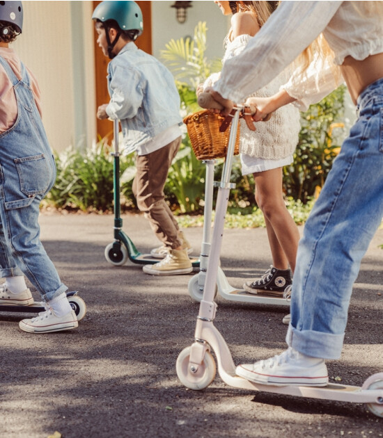 Banwood Vintage Maxi Scooter // Green