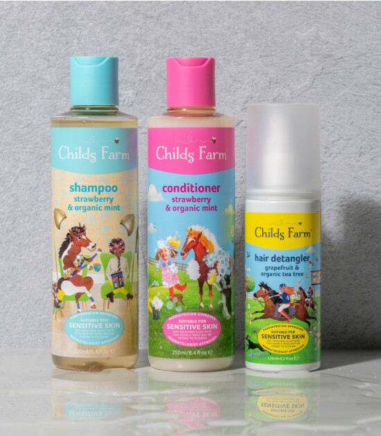 Childs Farm Böğürtlen ve Organik Elma Özlü Çocuk Saç ve Vücut Şampuan