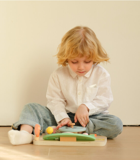 Classic World &Ccedil;ok Fonksiyonlu Ahşap Aktivite Tahtası