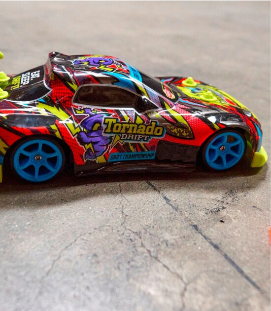 Dickie Tornado Uzaktan Kumandalı Drift Araba