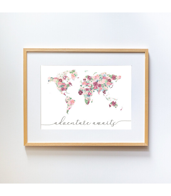 Little Forest Animals World Map with Dark Pinky Flowers (Natural Çerçeve)