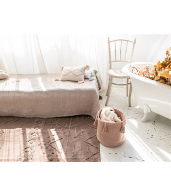 Lorena Canals Woody Sepet // Vintage Nude