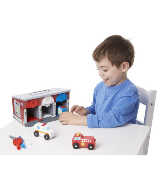 Melissa & Doug Ahşap Kilitli Kurtarma Araçları Garajı