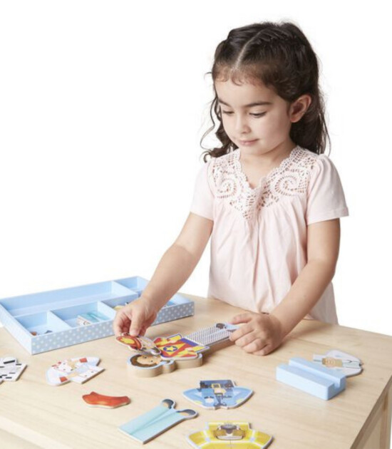 Melissa & Doug Ahşap Mıknatıslı Giydirme // Julia