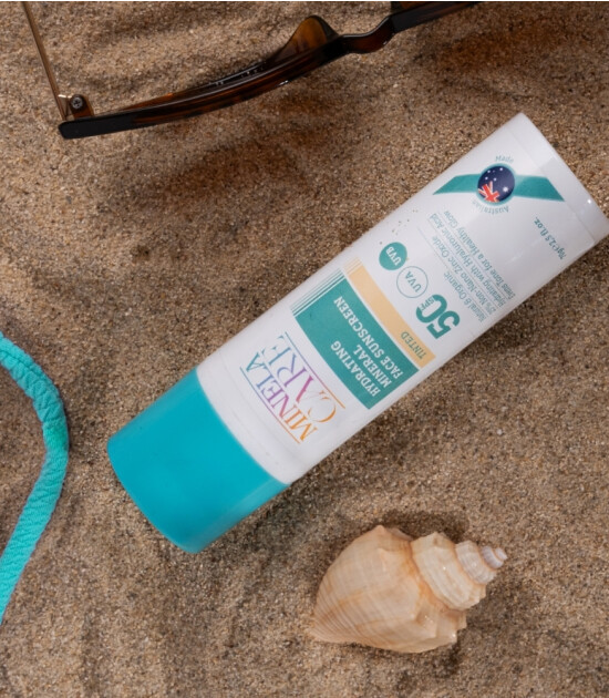Minela Care 100% Organik Mineral Filtreli Nemlendirici Renkli Y&uuml;z G&uuml;neş Kremi (50 SPF)