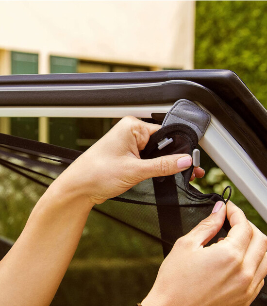 Munchkin Brica Araba Cam Esneyebilen Mıknatıslı Güneşlik