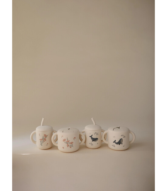 Mushie Pipetli Silikon Alıştırma Bardağı // Whales