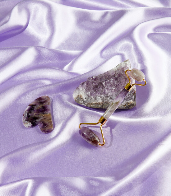 Pelcare Gua Sha Heart // Amethyst