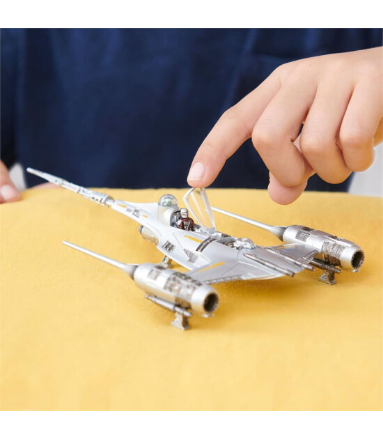 Star Wars N-1 Starfighter Ara&ccedil; ve Mikro Fig&uuml;r Set
