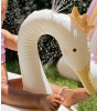 Sunnylife Şişme Su Fıskiyesi Oyuncağı // Swan