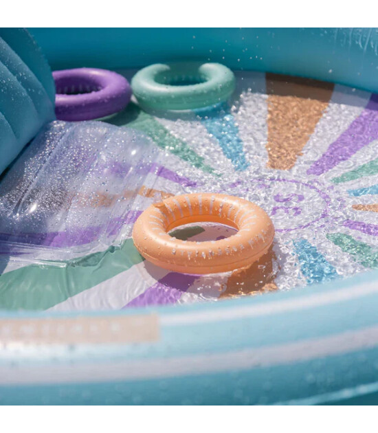 Swim Essentials Fıskiyeli & Kaydıraklı Şişme Oyun Havuzu (210 cm) // Hello Sunshine