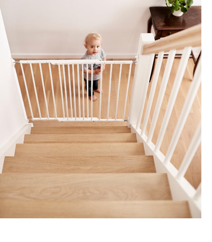 BabyDan Liva Çocuk Güvenlik Kapısı (62,5-106,8 cm) // Beyaz