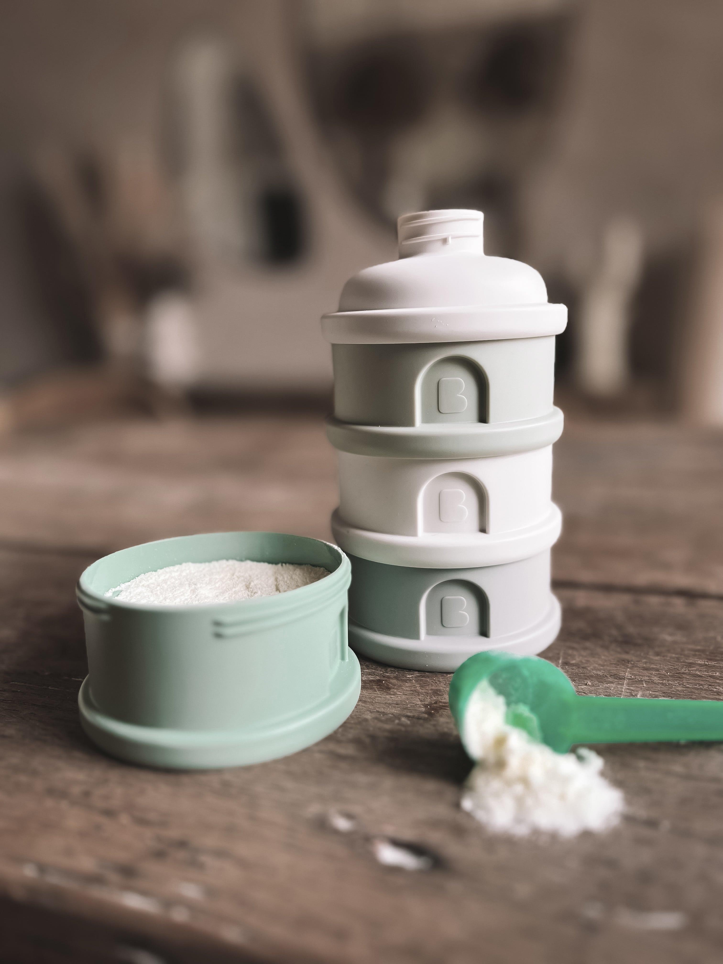 Beaba S&uuml;t Tozu Kutusu ve Atıştırmalık Kap Seti // Cotton White - Sage Green