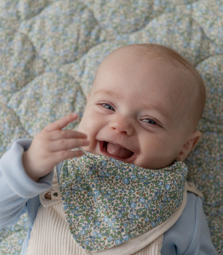 BIBS x Liberty M&uuml;slin Bebek Yaka Bandana // Chamomile Lawn Violet Sky