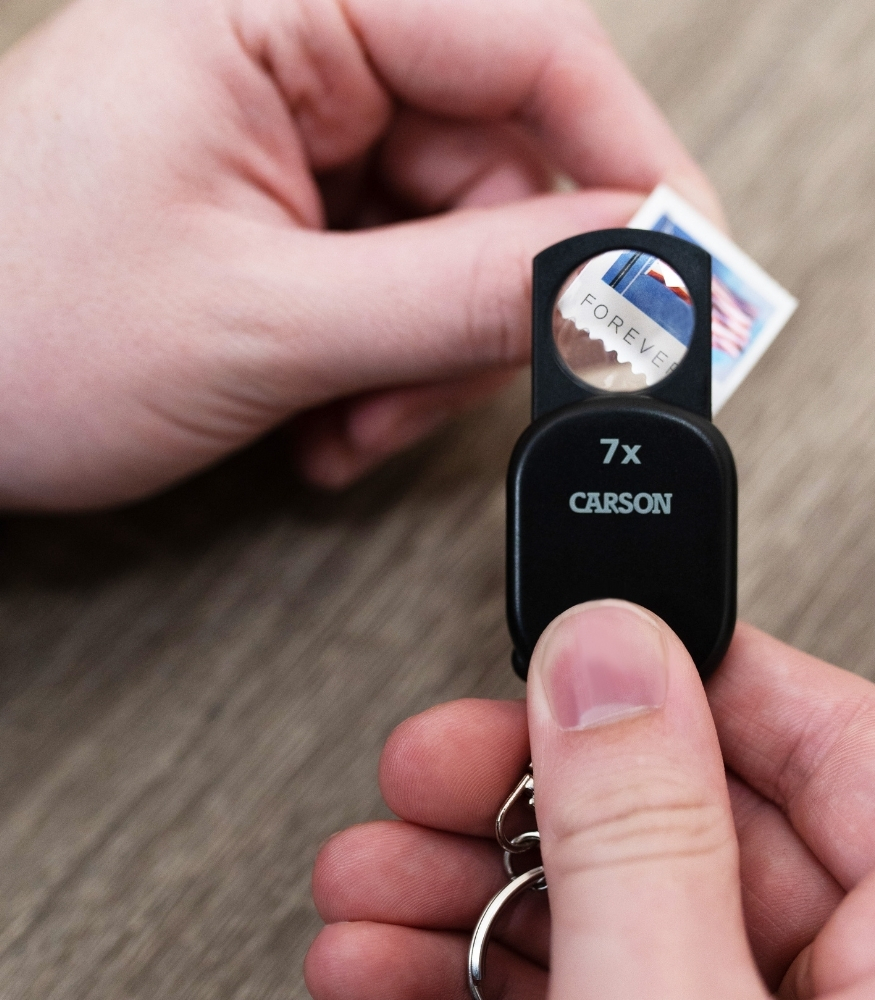 Carson Pop-Up Bas Çıkar Büyüteç Anahtalık (7X)