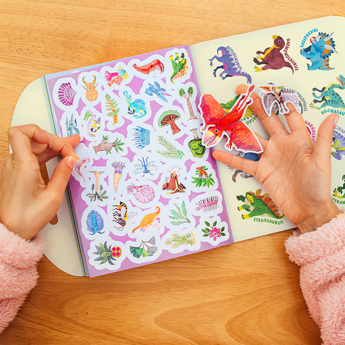 Eeboo Shiny Sticker Kitabı // Dinosaurs