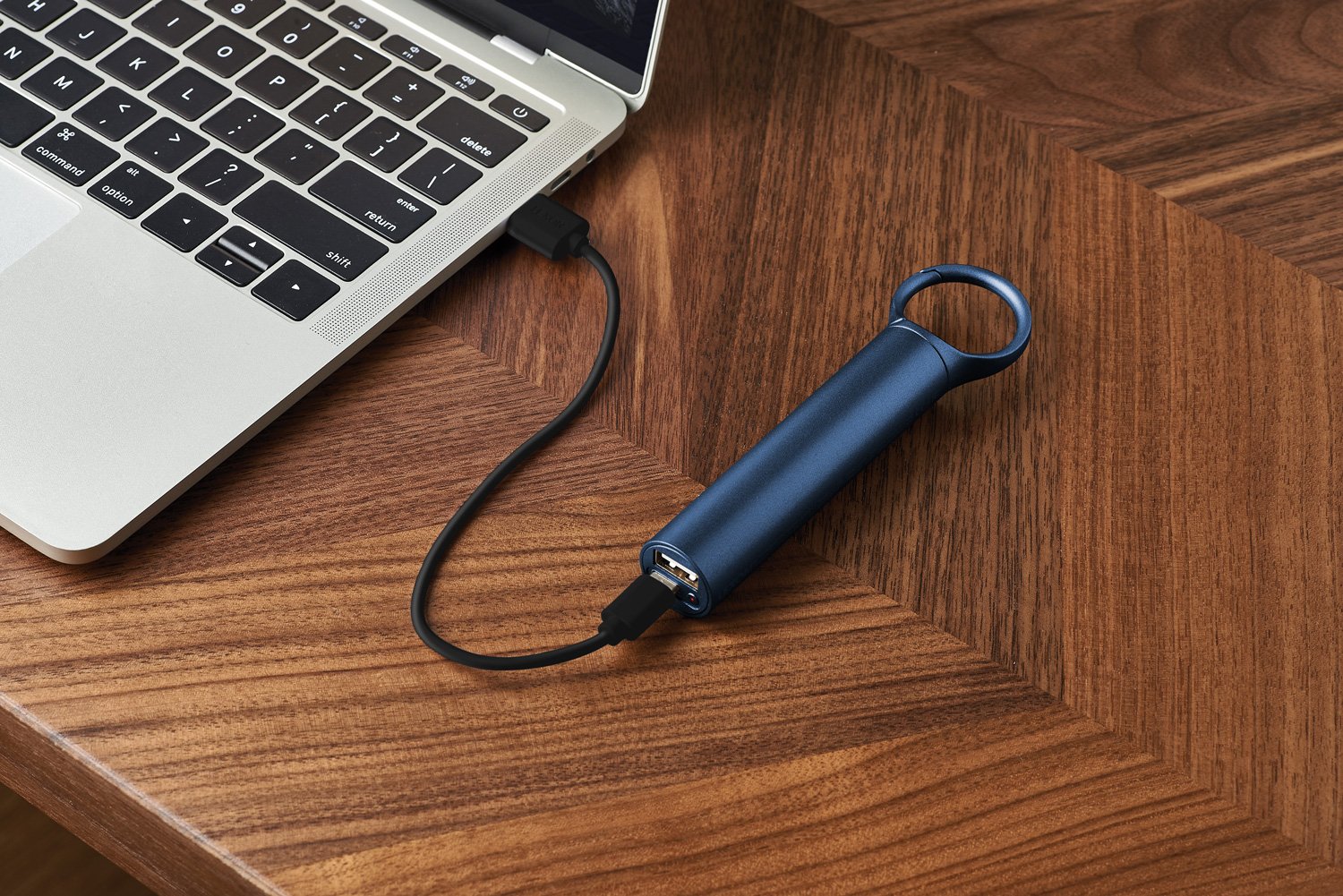 Lexon Nomaday Powerbank // Lacivert