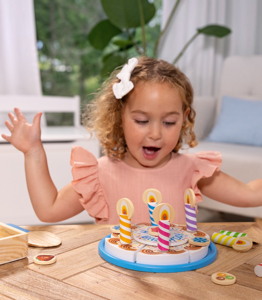 Melissa & Doug Ahşap Doğum G&uuml;n&uuml; Partisi