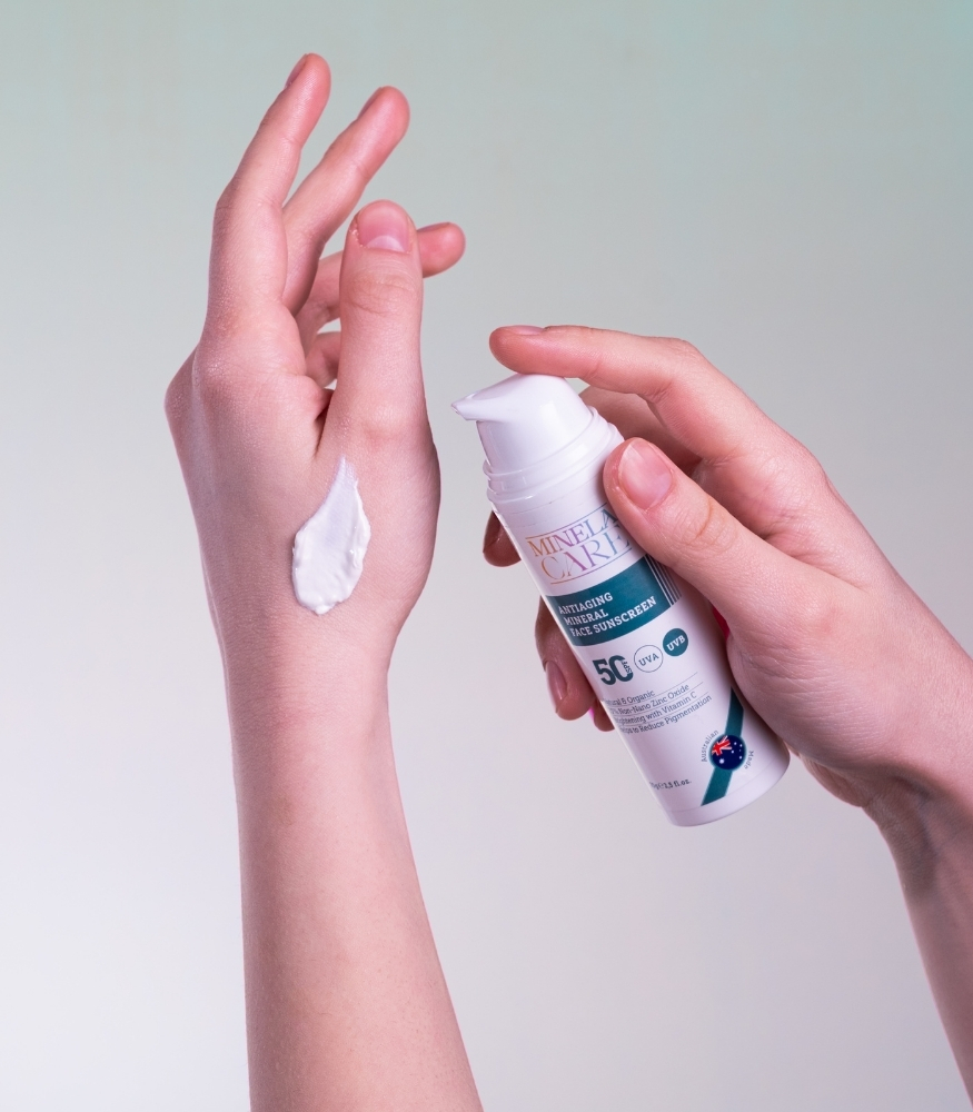 Minela Care 100% Organik Mineral Filtreli Leke ve Yaşlanma Karşıtı Y&uuml;z G&uuml;neş Kremi (50 SPF)