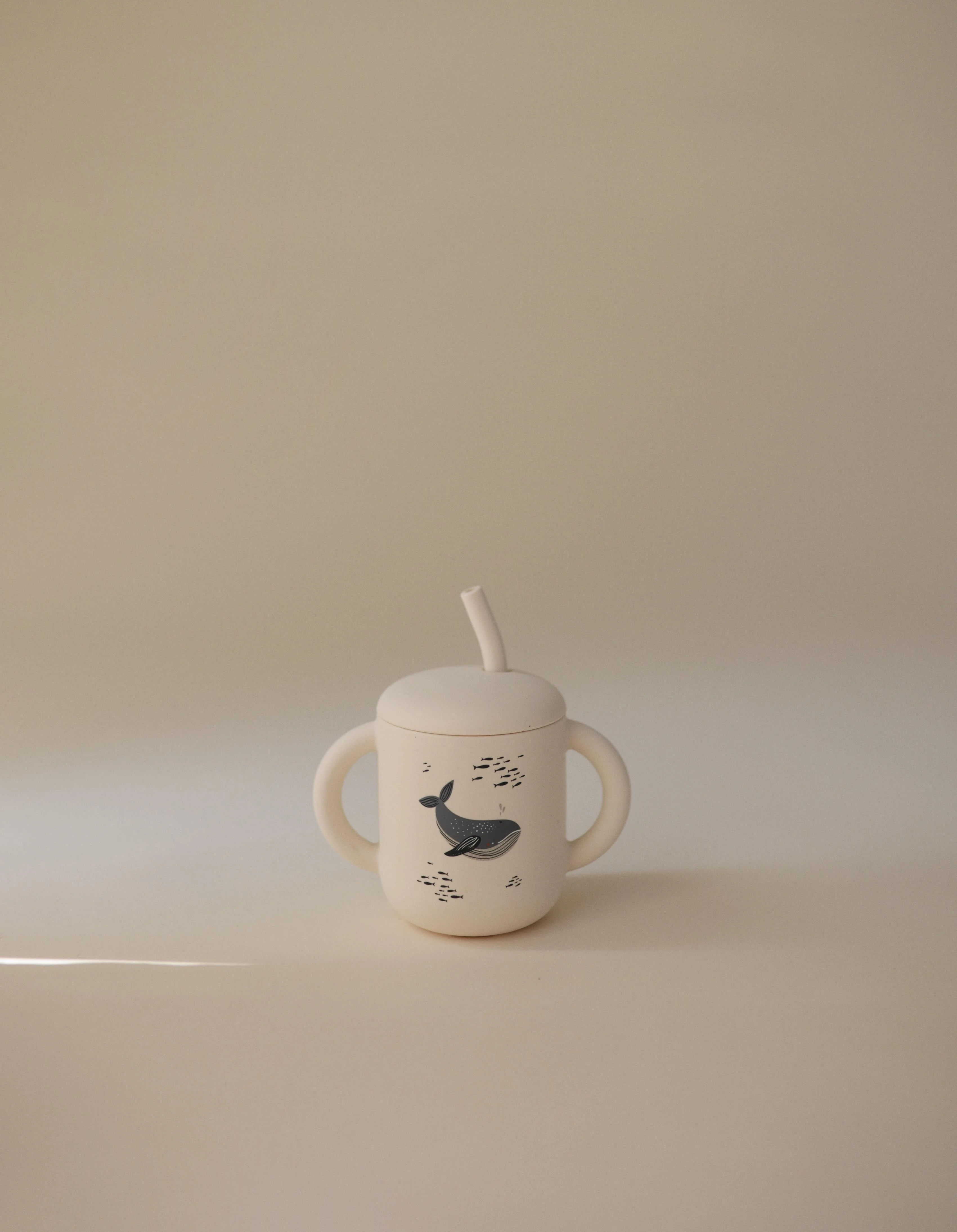 Mushie Pipetli Silikon Alıştırma Bardağı // Whales