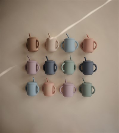 Mushie Pipetli Silikon Alıştırma Bardağı // Cambridge Blue