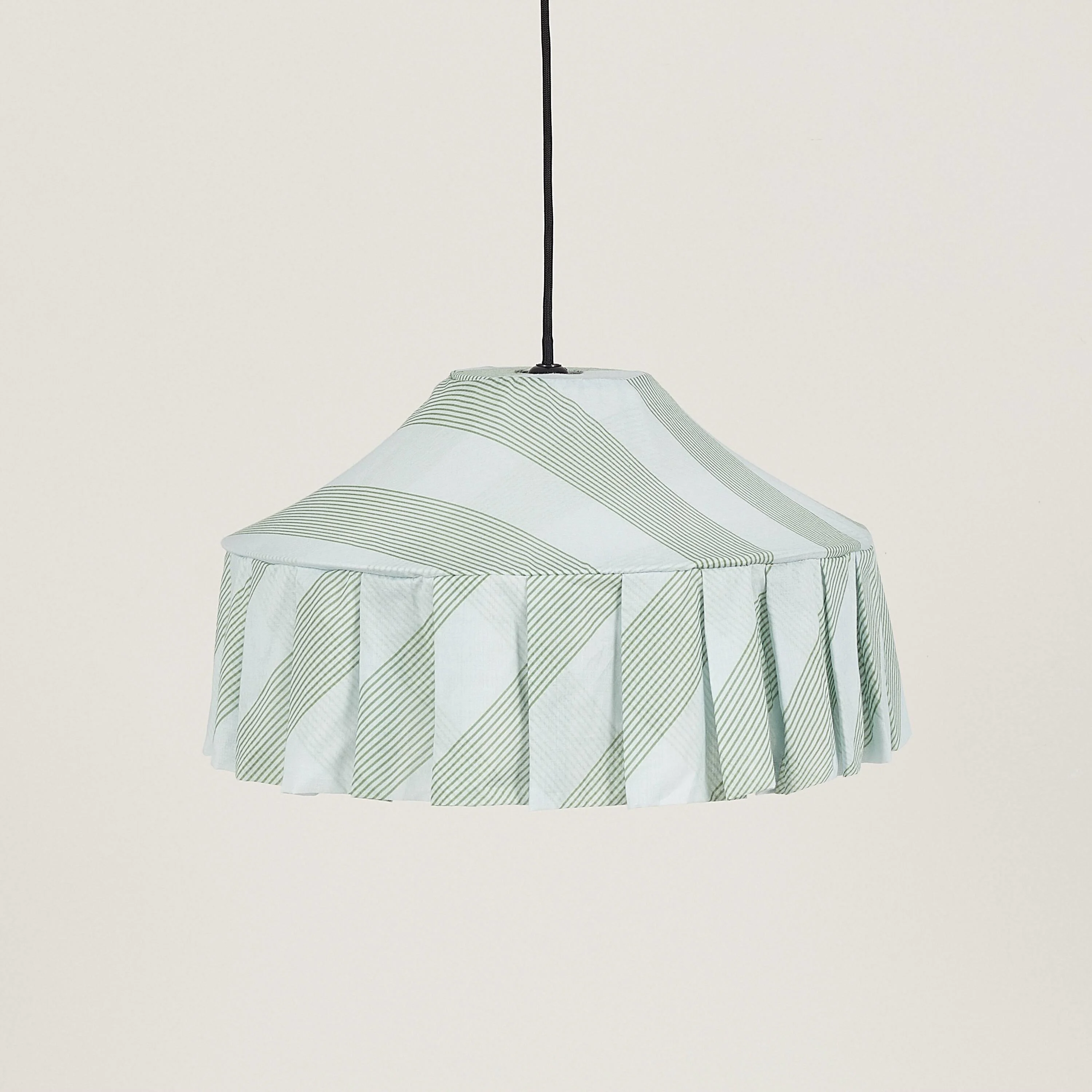 Nobodinoz Nicole Aydınlatma Şapkası (50 cm) // Green Diagonal Stripe