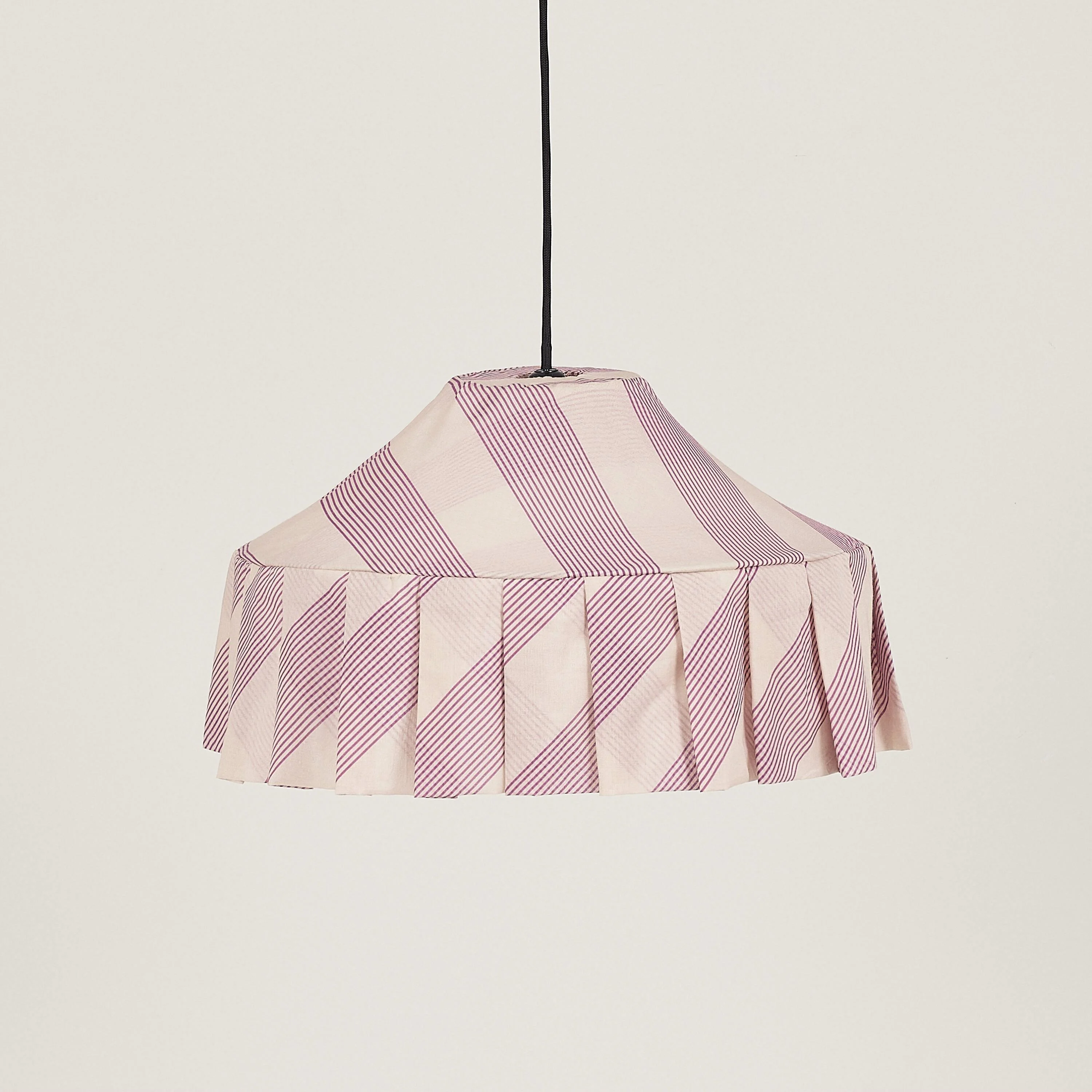 Nobodinoz Nicole Aydınlatma Şapkası (50 cm) // Lilac Diagonal Stripe
