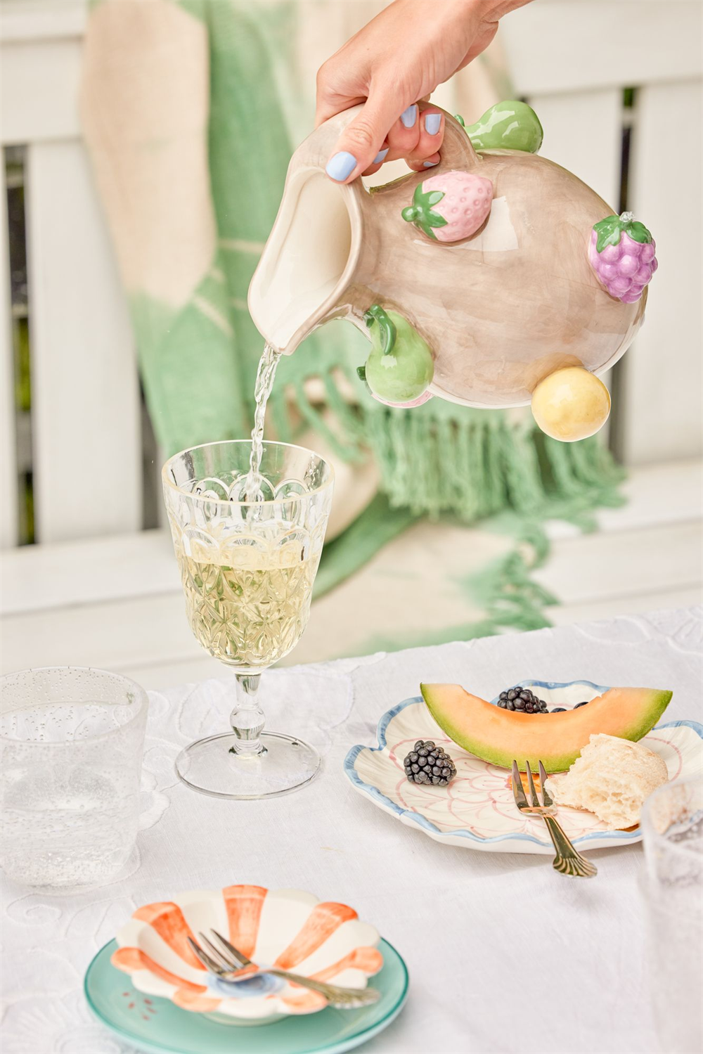 Rice El Yapımı Seramik S&uuml;rahi // Embossed Fuit